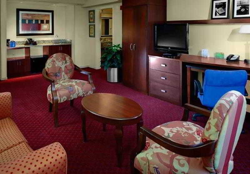 هتل Courtyard By Marriott Fayetteville