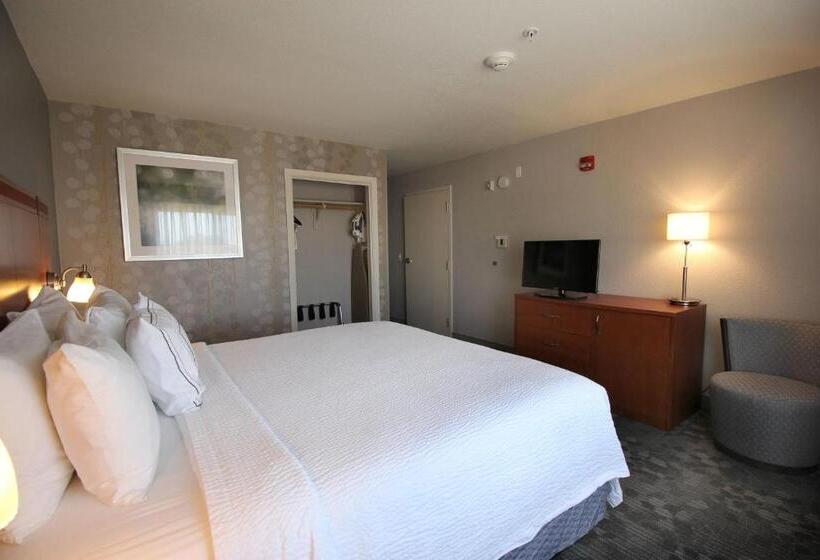 هتل Courtyard By Marriott Merced