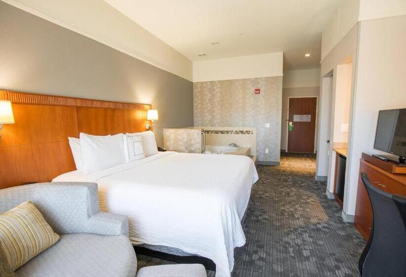 هتل Courtyard By Marriott Merced