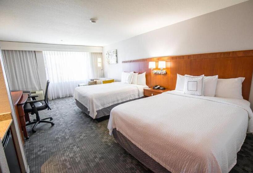 هتل Courtyard By Marriott Merced