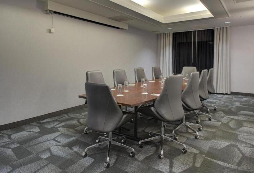 Отель Courtyard Richmond Chester