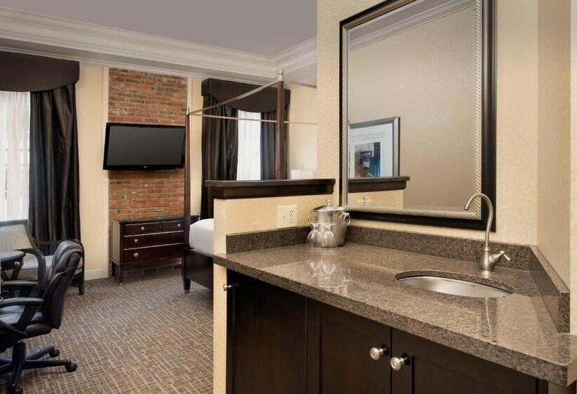 هتل Courtyard Tacoma Downtown