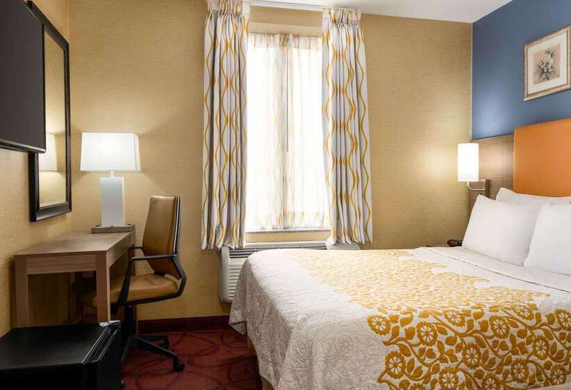 هتل Days Inn By Wyndham Long Island City