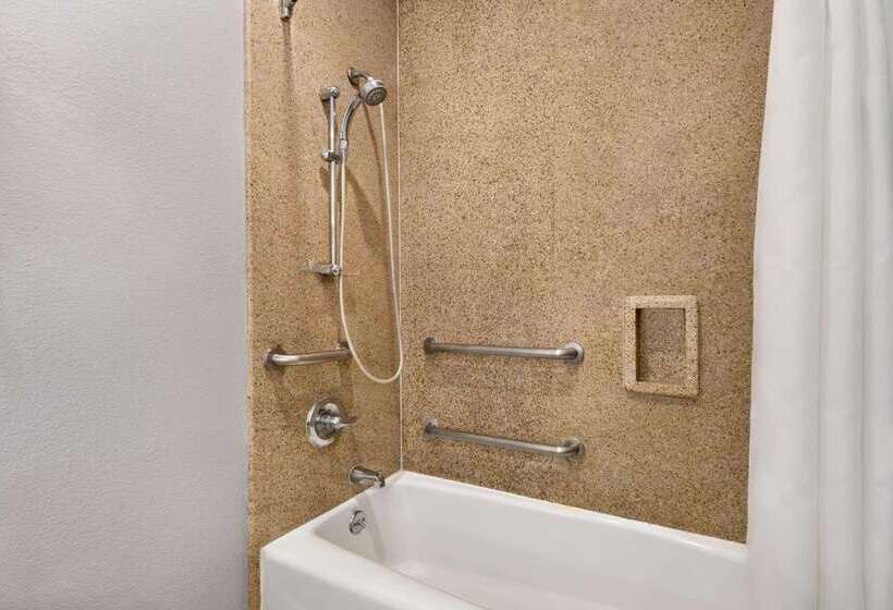 Fotos del hotel Days Inn & Suites By Wyndham Houston Hobby Airport:  30