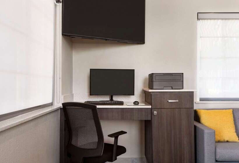 Fotos del hotel Days Inn & Suites By Wyndham Houston Hobby Airport:  25