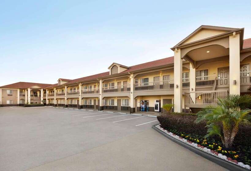 Fotos del hotel Days Inn & Suites By Wyndham Houston Hobby Airport:  33