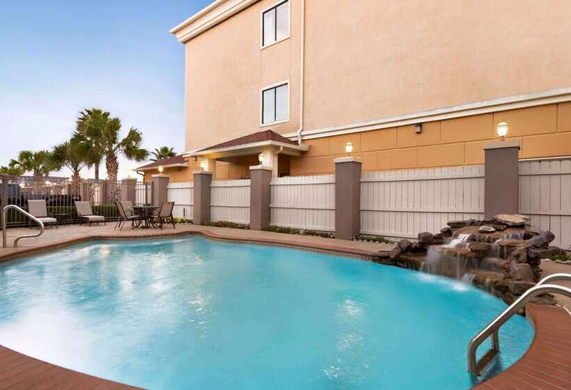 Fotos del hotel Days Inn & Suites By Wyndham Houston Hobby Airport:  34