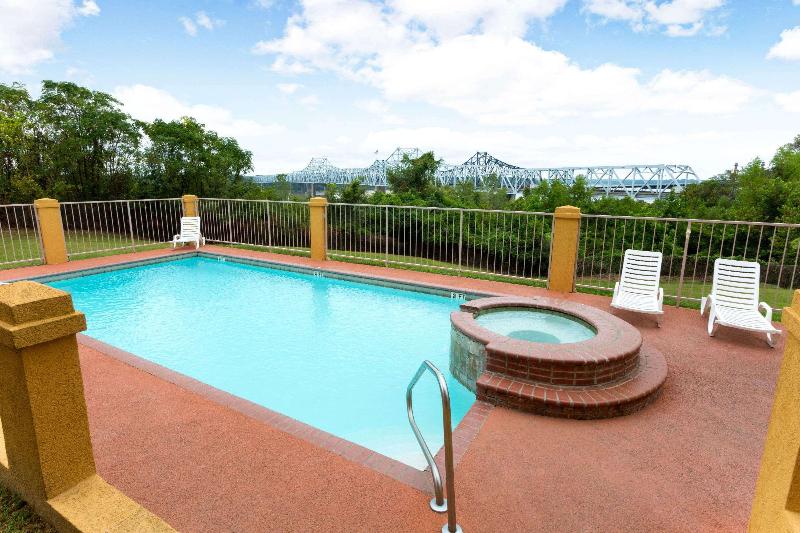 هتل Days Inn & Suites By Wyndham Vicksburg