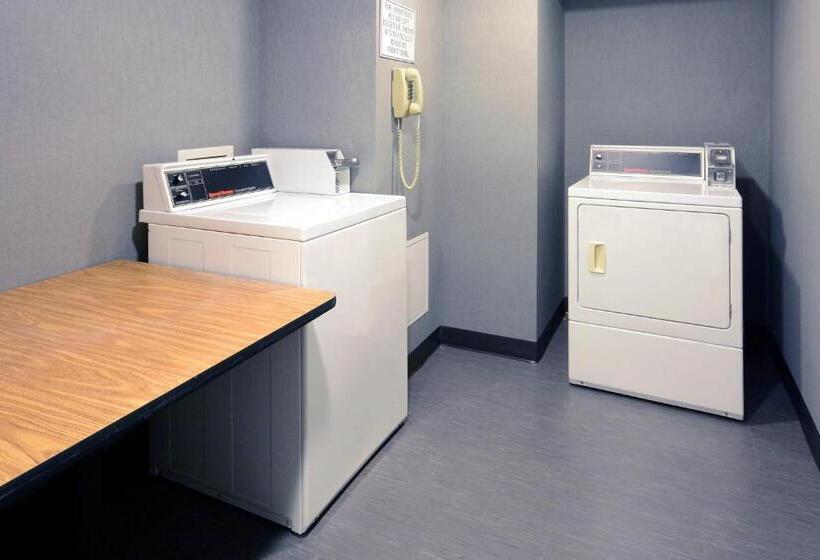 هتل Fairfield Inn Greensboro Airport