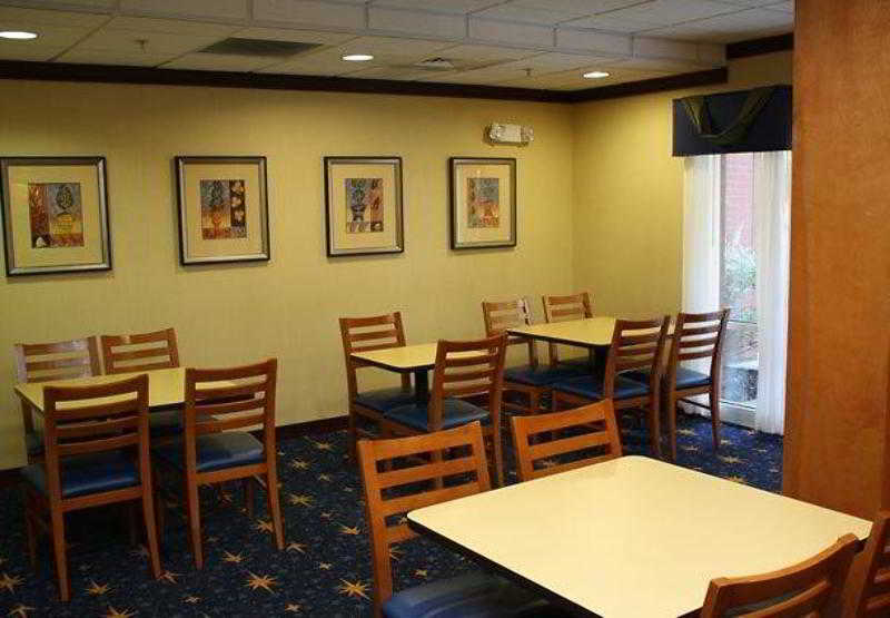 هتل Fairfield Inn & Suites Greensboro Wendover