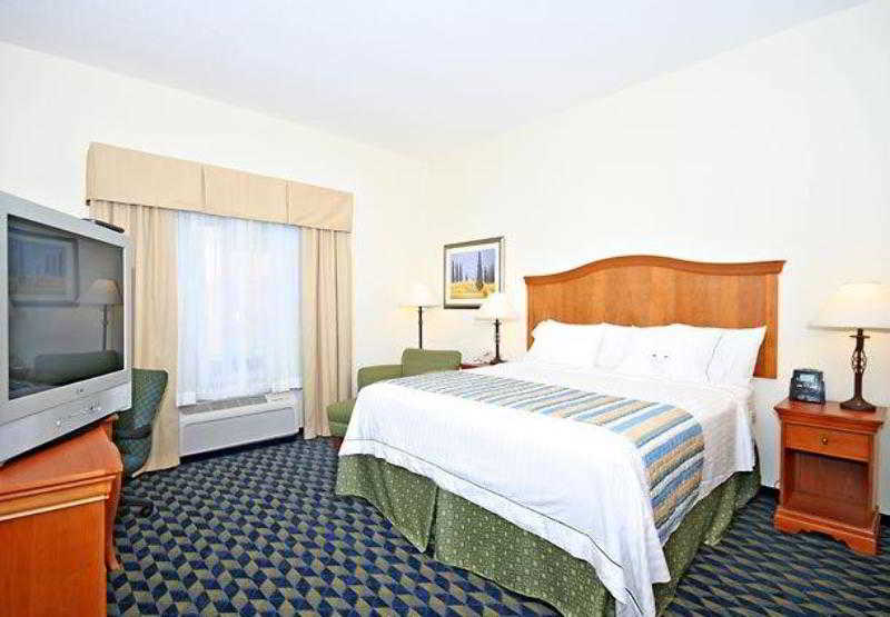 هتل Fairfield Inn & Suites Greensboro Wendover