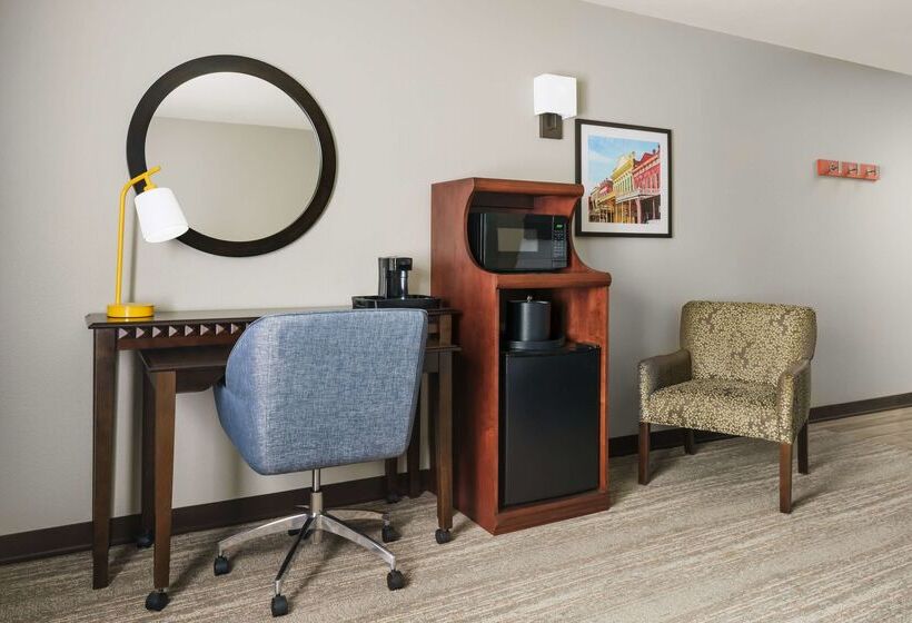 هتل Hampton Inn & Suites West Sacramento
