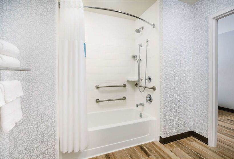هتل Hampton Inn & Suites West Sacramento