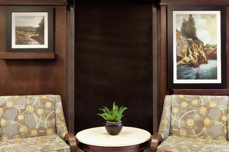 هتل Hampton Inn & Suites West Sacramento