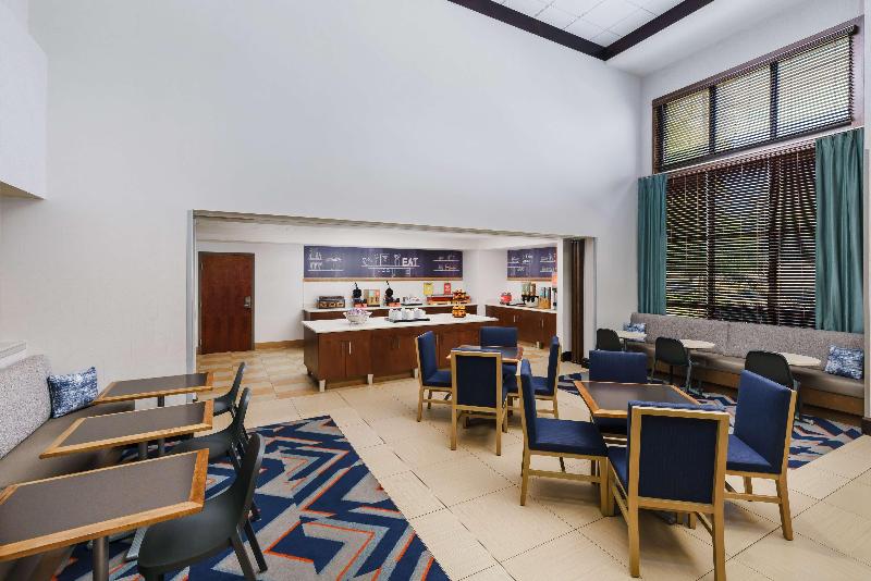 هتل Hampton Inn & Suites West Sacramento