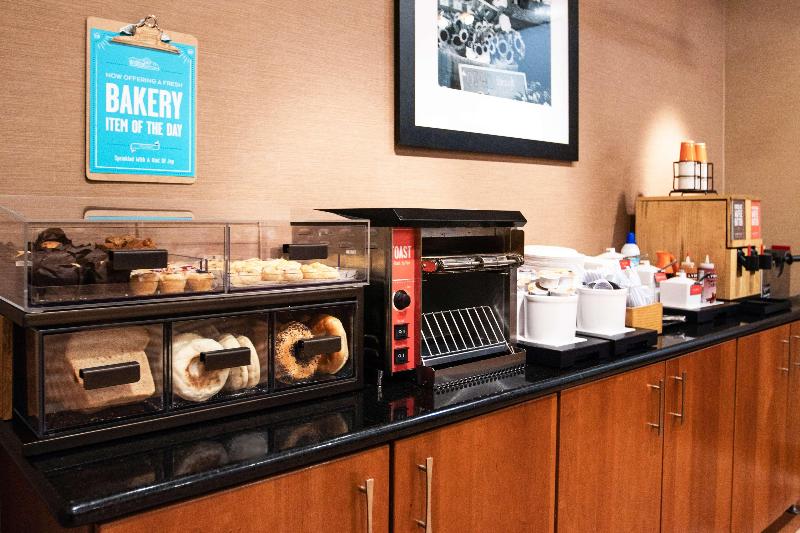 Отель Hampton Inn Gloucester