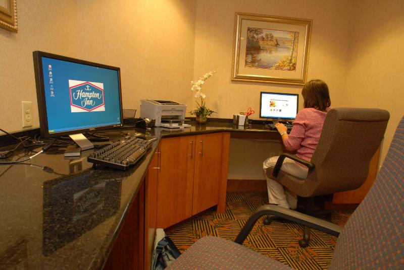 Отель Hampton Inn Gloucester