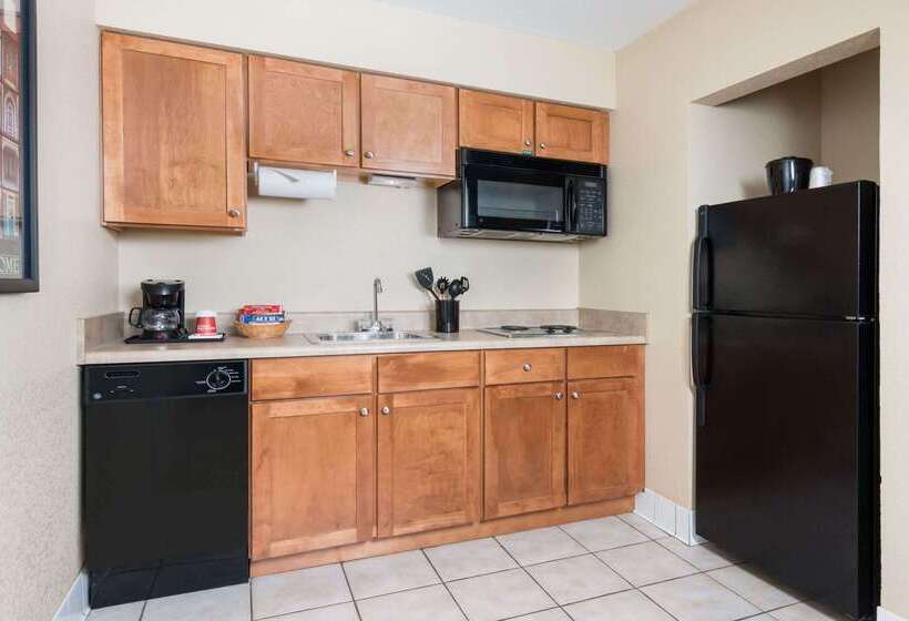 هتل Hawthorn Extended Stay By Wyndham Rome