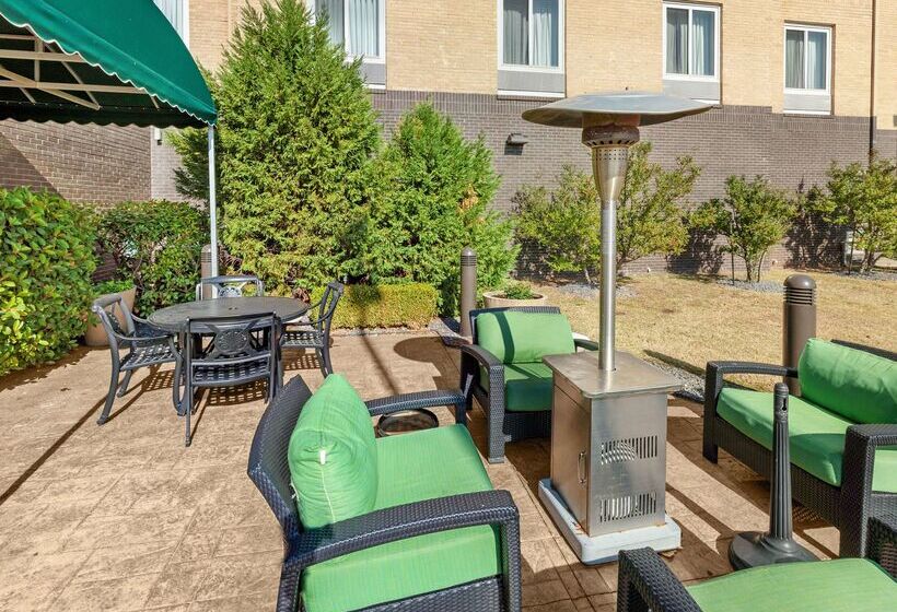 בית מלון כפרי Hilton Garden Inn Oklahoma City North Quail Springs