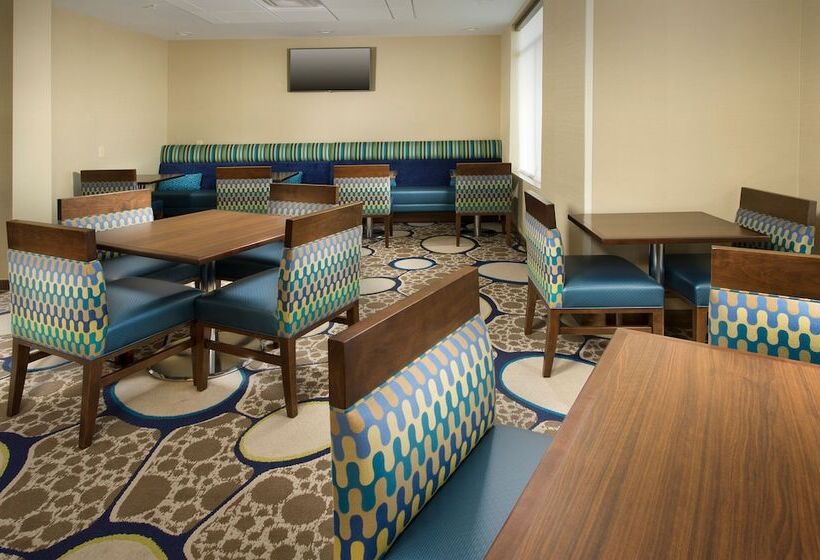 هتل Holiday Inn El Paso Airport, An Ihg