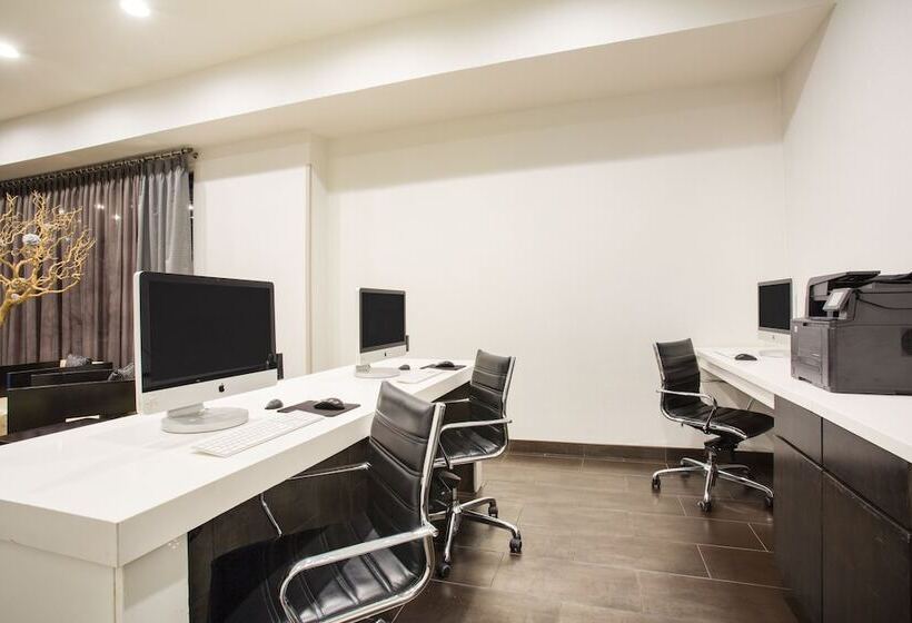 هتل Holiday Inn Express & Suites Amarillo West, An Ihg