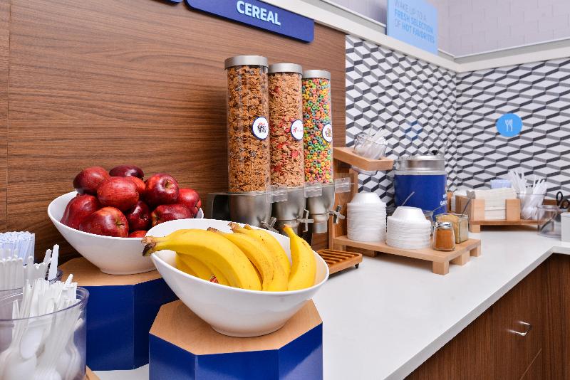 Holiday Inn Express Hotel & Suites Cincinnati Mason, An Ihg