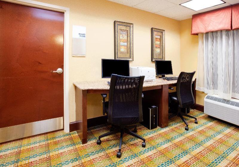 Hotel Holiday Inn Express Raleigh Durham Airport, An Ihg