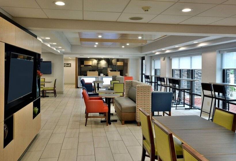 هتل Holiday Inn Express Raleigh Durham Airport, An Ihg