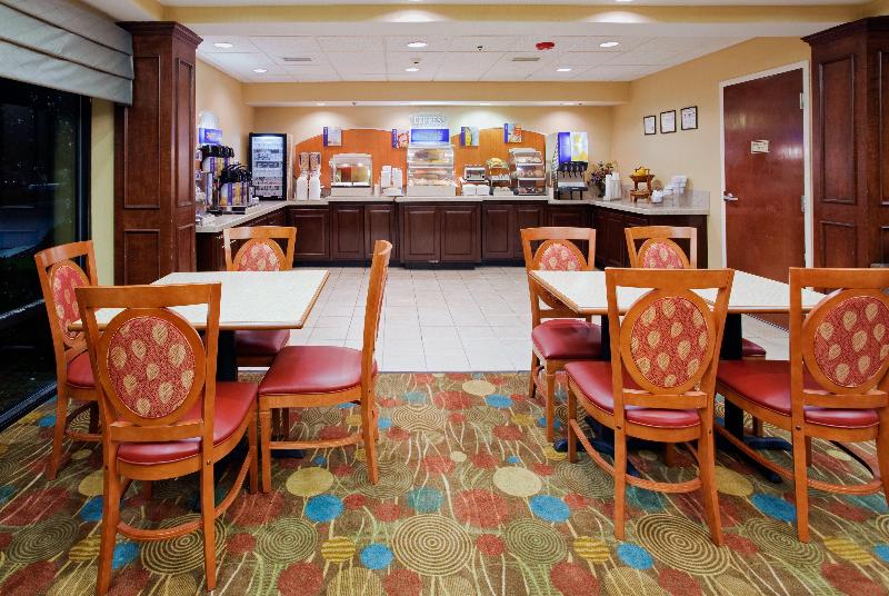 هتل Holiday Inn Express Raleigh Durham Airport, An Ihg