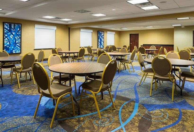 هتل Holiday Inn Express & Suites Midland Loop 250, An Ihg