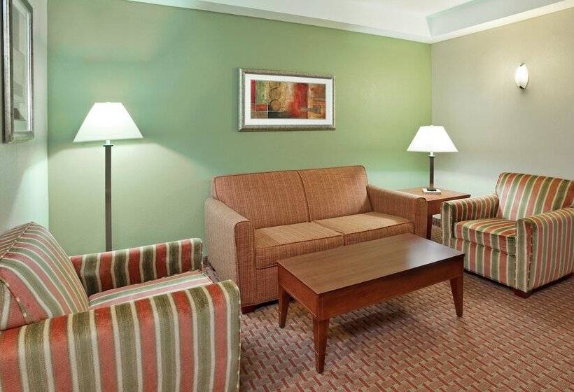هتل Holiday Inn Express & Suites Niagara Falls, An Ihg