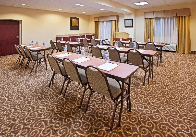 هتل Holiday Inn Express & Suites Niagara Falls, An Ihg