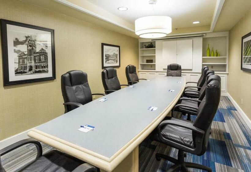 هتل Holiday Inn Express & Suites Wilmington University Center, An Ihg