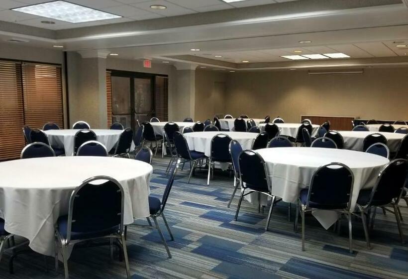 هتل Holiday Inn Express & Suites Wilmington University Center, An Ihg