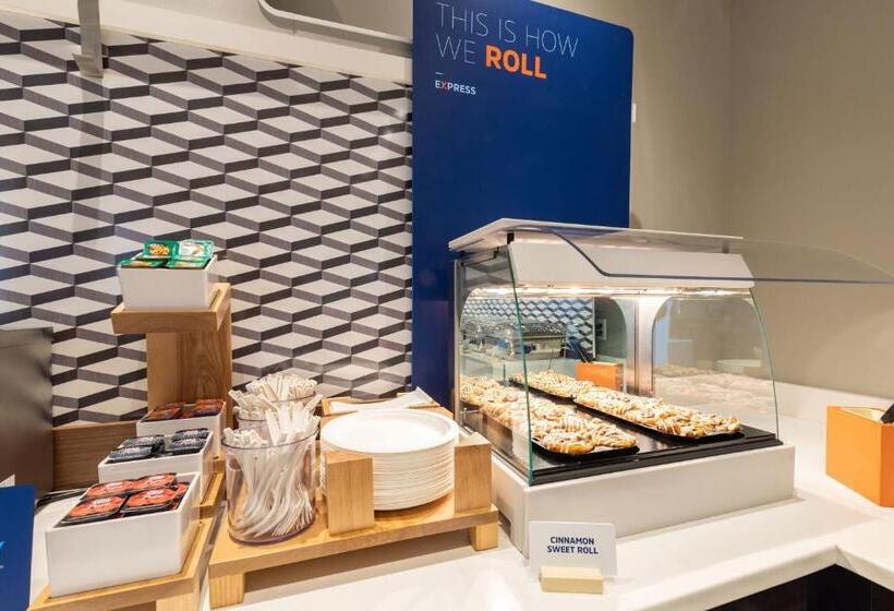 هتل Holiday Inn Express & Suites Wilmington University Center, An Ihg