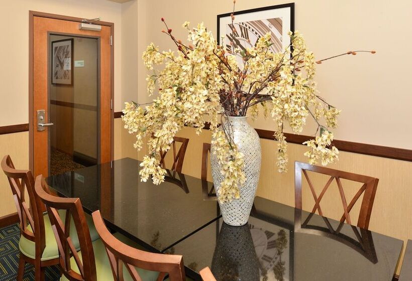 هتل Holiday Inn Montgomery South Airport, An Ihg