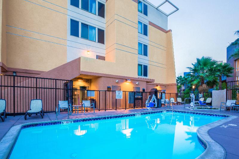 هتل Holiday Inn Oceanside Marina Camp Pendleton, An Ihg
