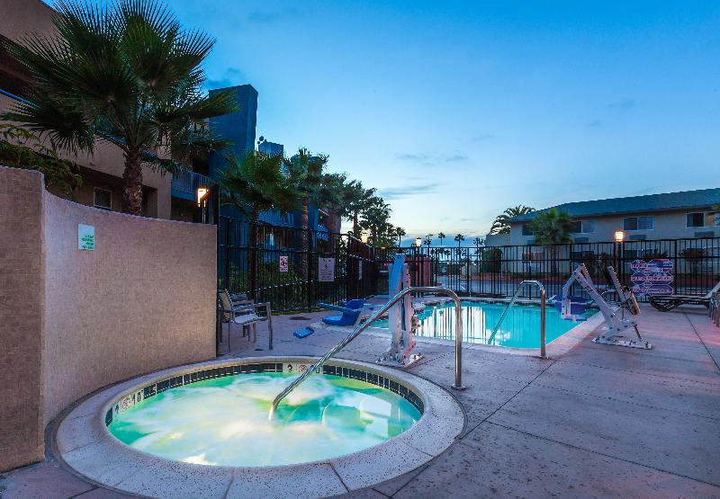 هتل Holiday Inn Oceanside Marina Camp Pendleton, An Ihg