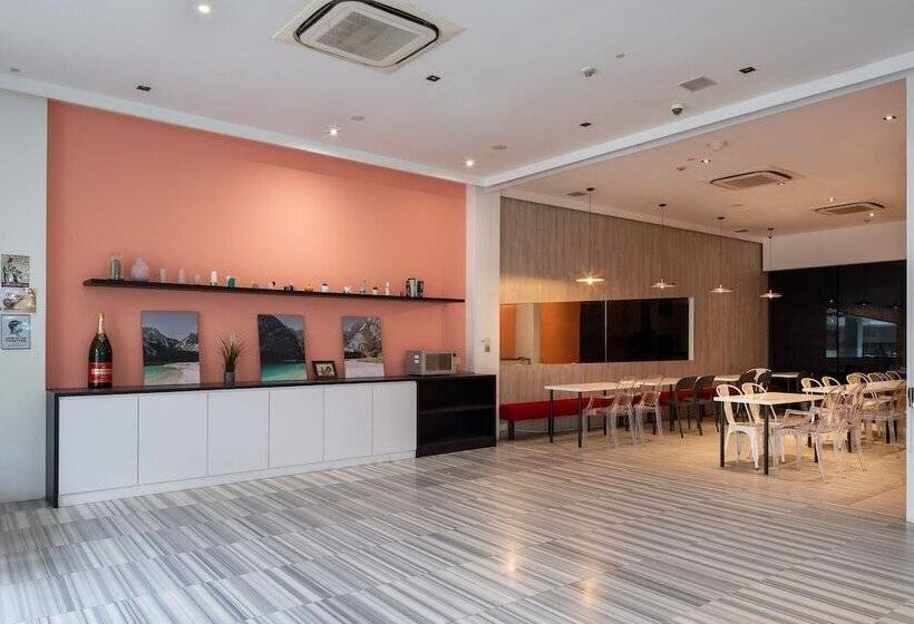 A Hotel Dickson