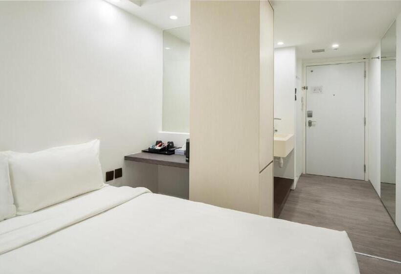 A Hotel Dickson