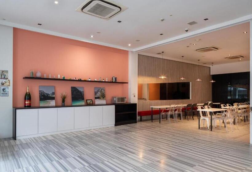 A Hotel Dickson