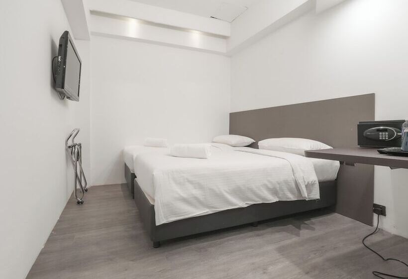 A Hotel Dickson