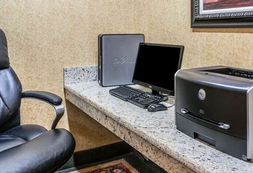 هتل Quality Inn & Suites Ann Arbor Hwy 23
