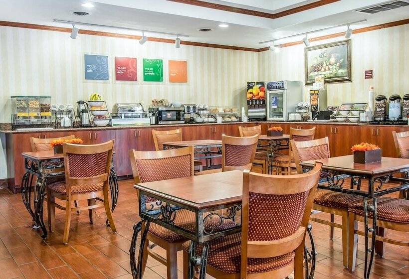 هتل Quality Inn & Suites Ann Arbor Hwy 23
