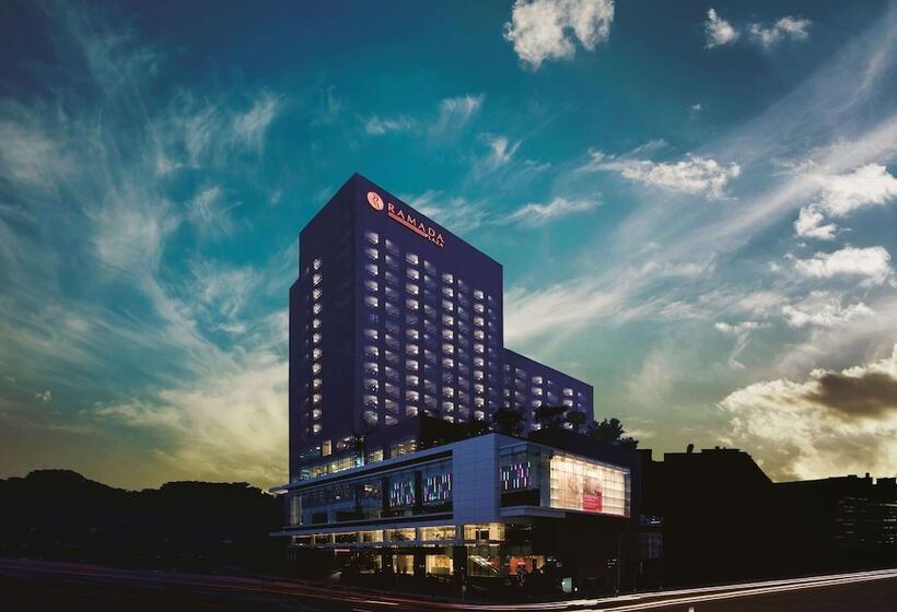 בית מלון כפרי Ramada Plaza By Wyndham Suwon