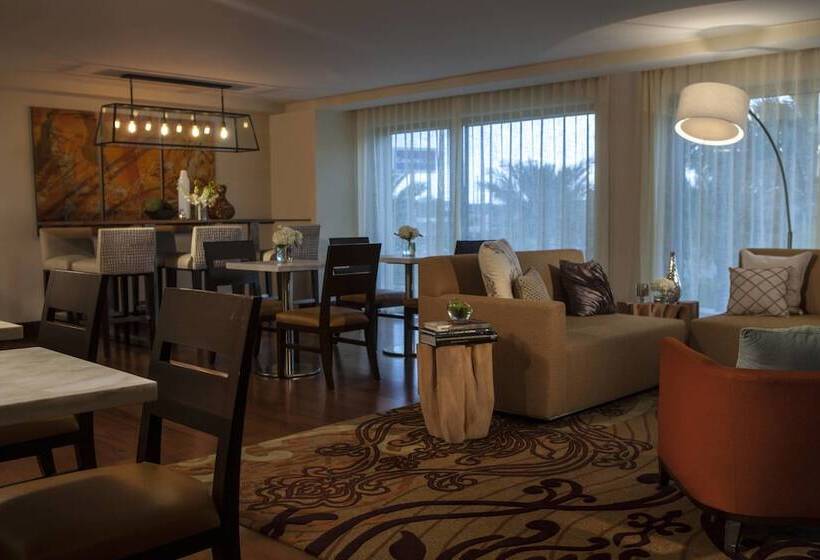 هتل Renaissance Baton Rouge