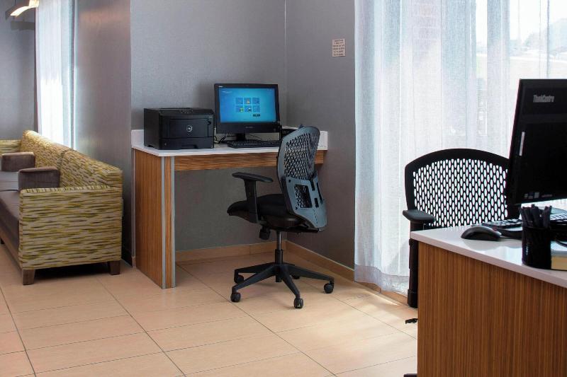 هتل Springhill Suites St. Louis Airport/earth City