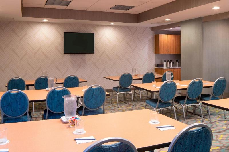 هتل Springhill Suites St. Louis Airport/earth City