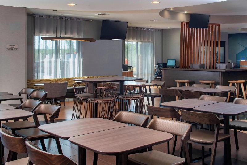 هتل Springhill Suites St. Louis Airport/earth City