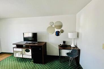 هتل Studio 6 Suites Flagstaff Az
